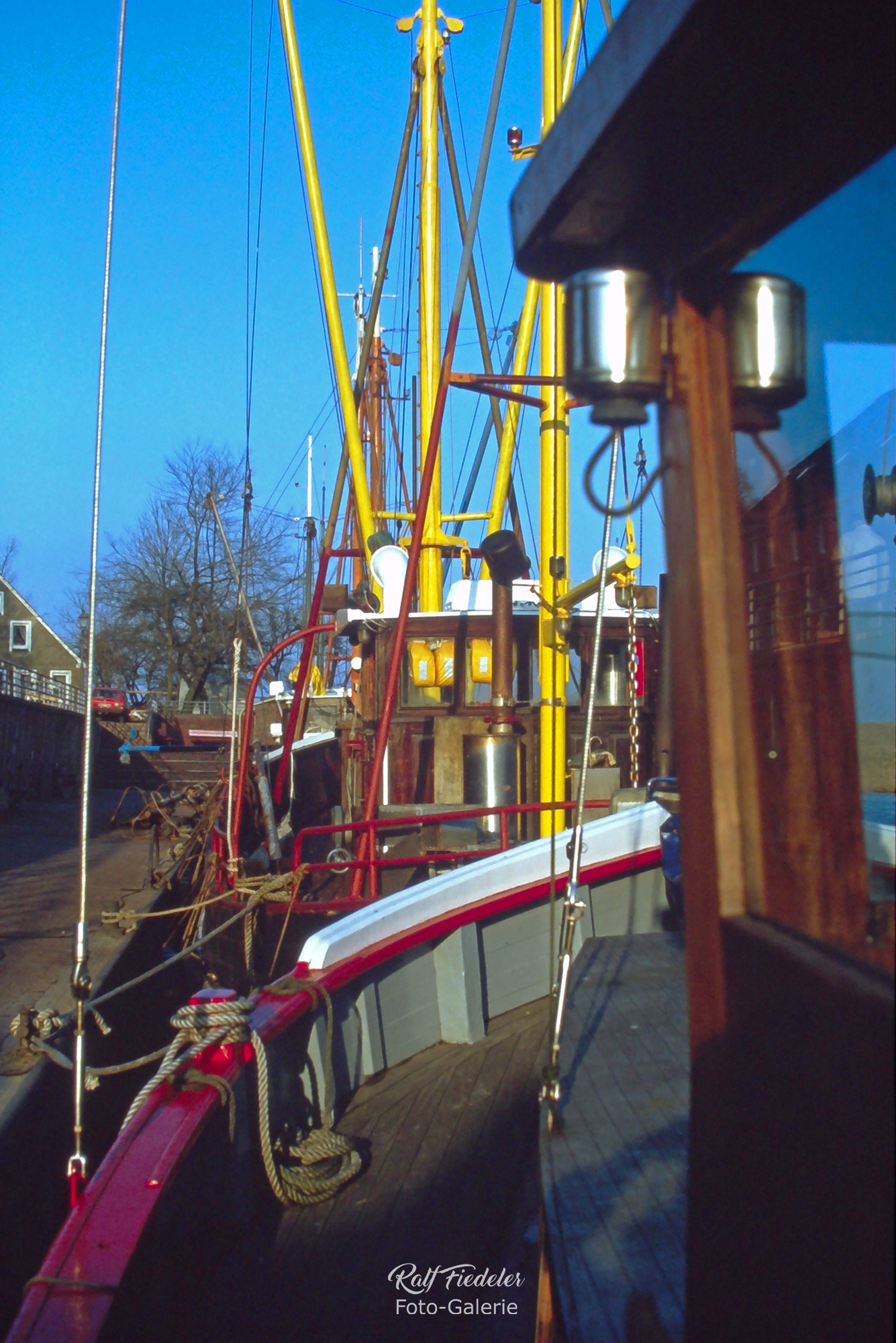 Fischkutter im Hafen von Hooksiel