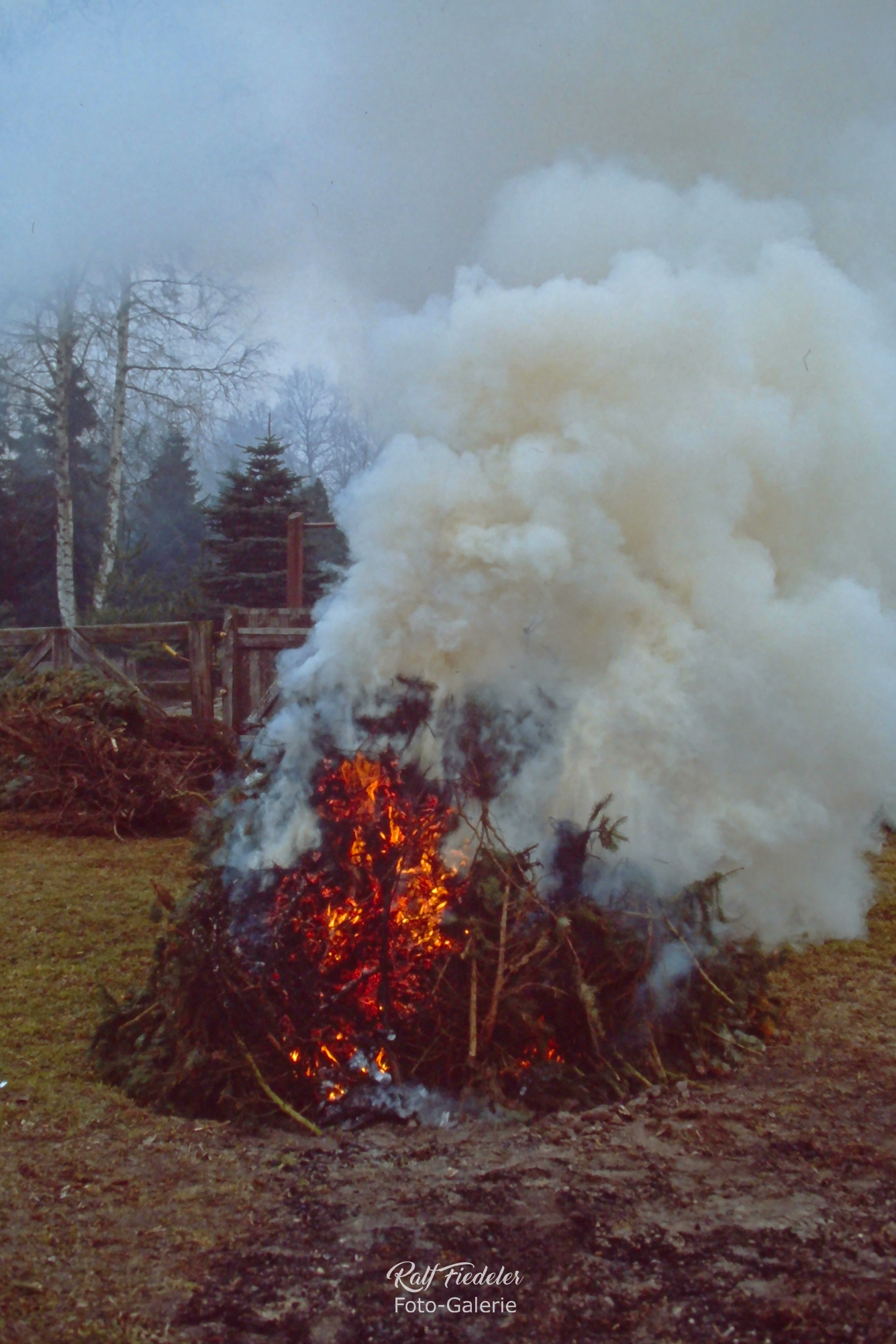 Feuer im Hof meiner Großeltern