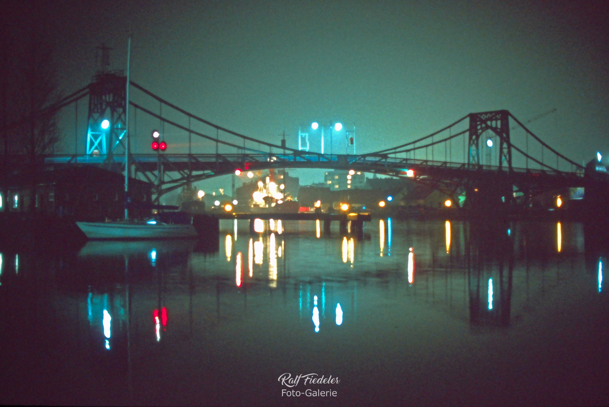 Kaiser-Wilhelm-Brücke bei Nacht