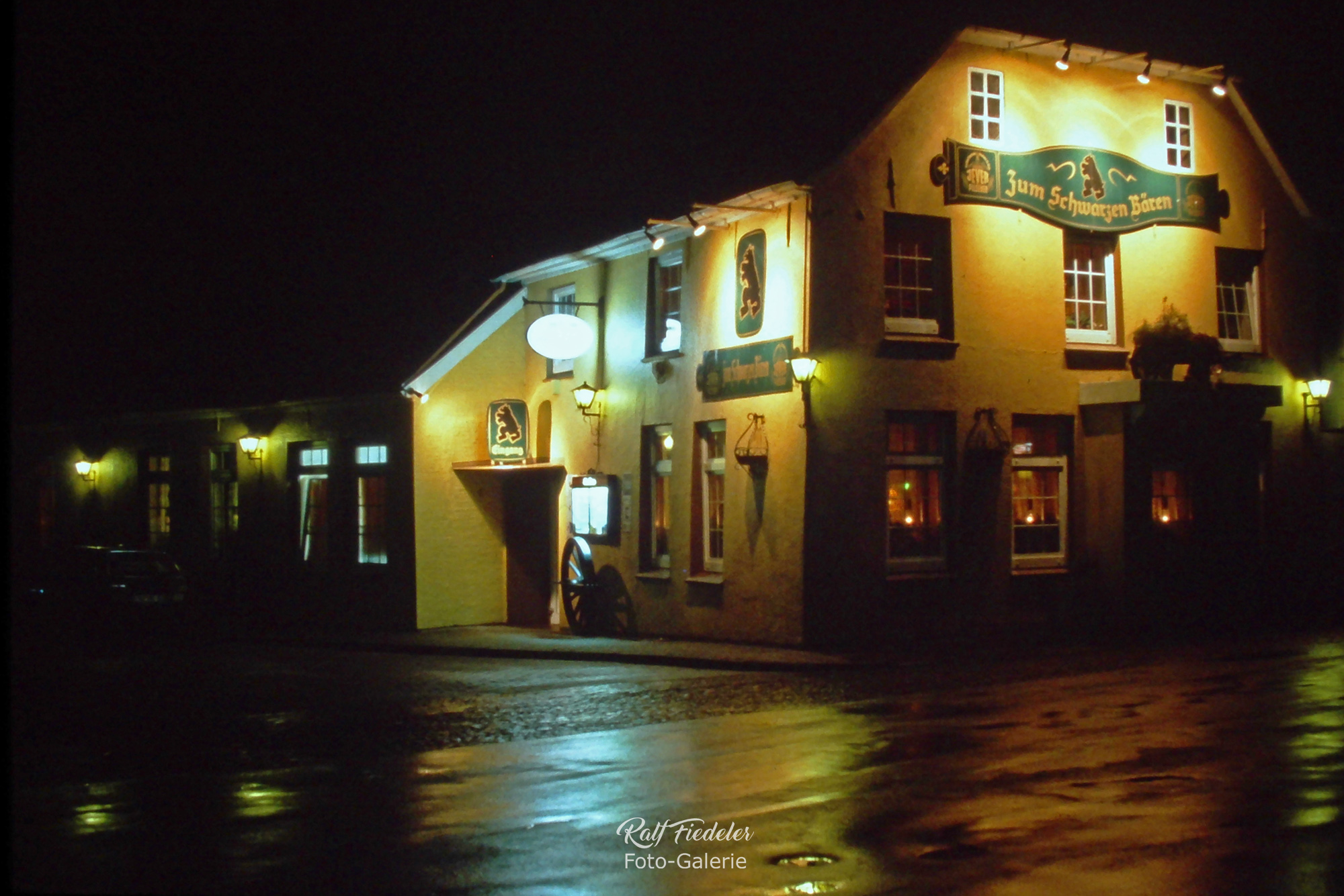 Restaurant: Zum Schwarzen Bären in Jever bei Nacht