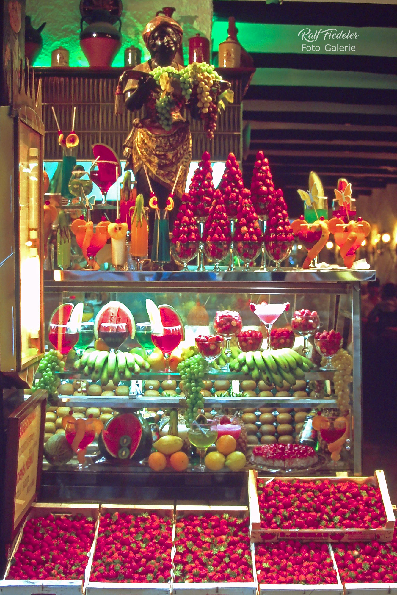 Erdbeeren und andere Früchte in Calella bei Barcelona