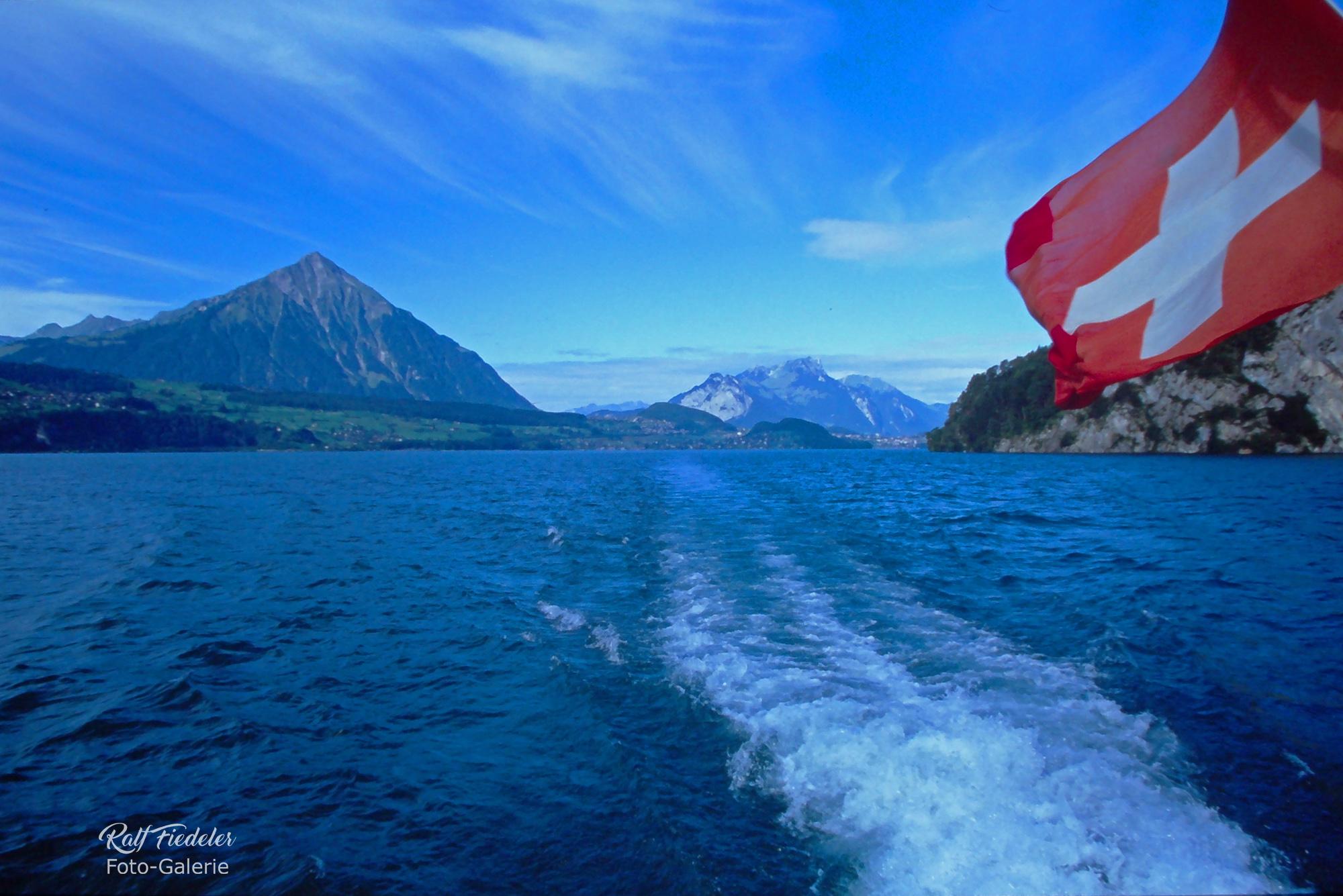 Thuner See mit Niesen in der Schweiz
