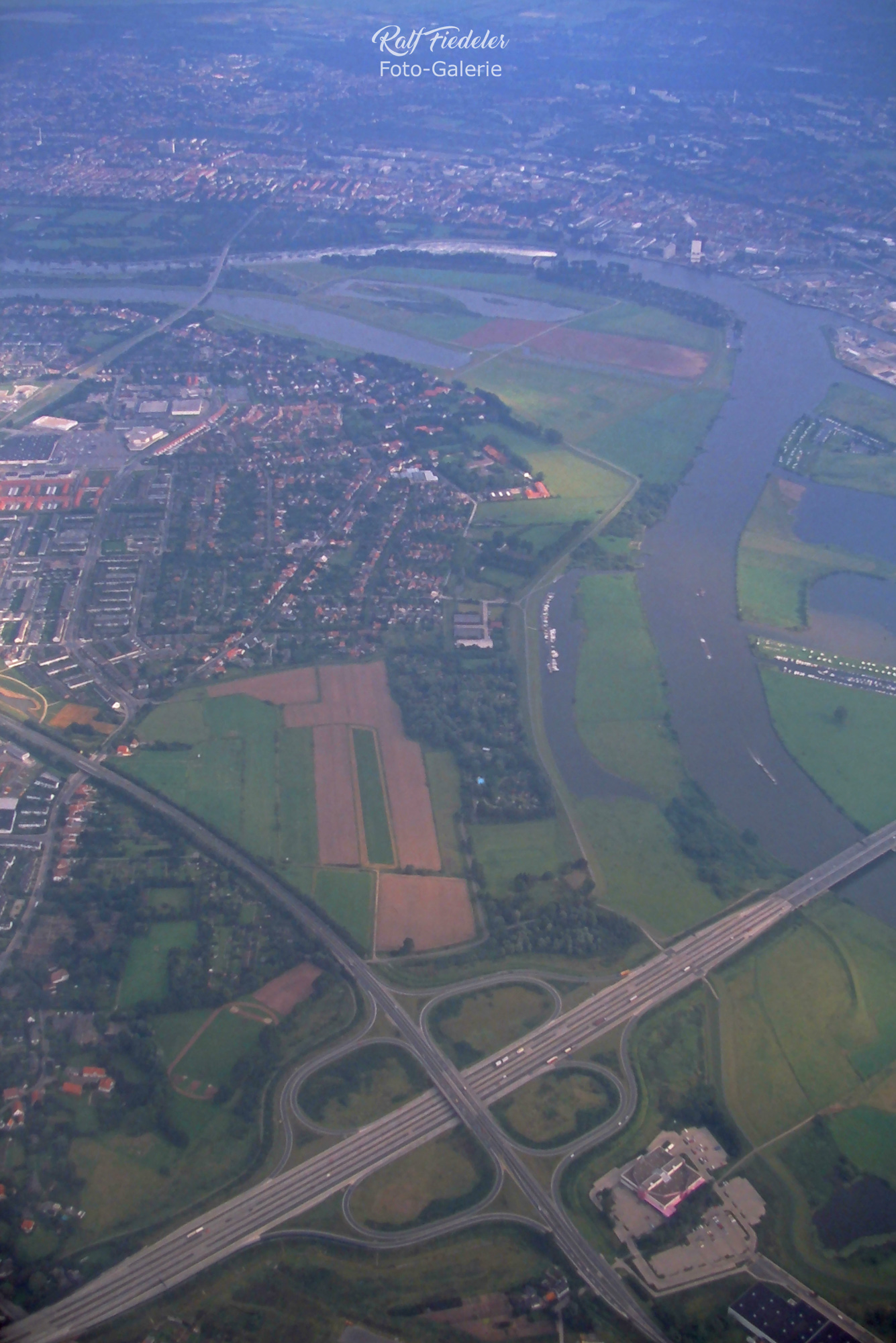 Luftaufnahme von der Autobahnanschlussstelle Bremen-Arsten