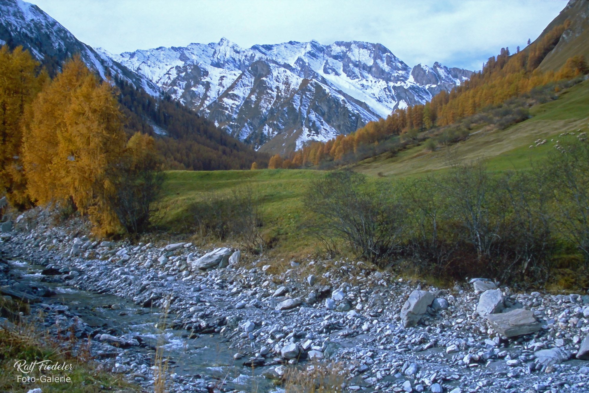 Bergbach und Berglandschaft in Samnaun