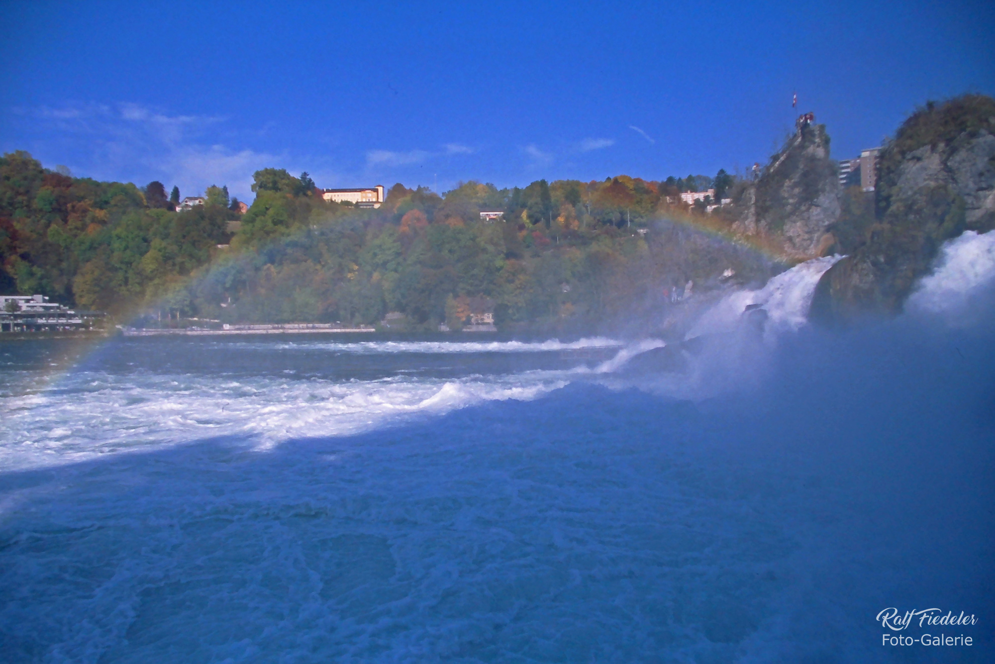Rheinfall in Schaffhausen ein Panorama mit Regenbogen