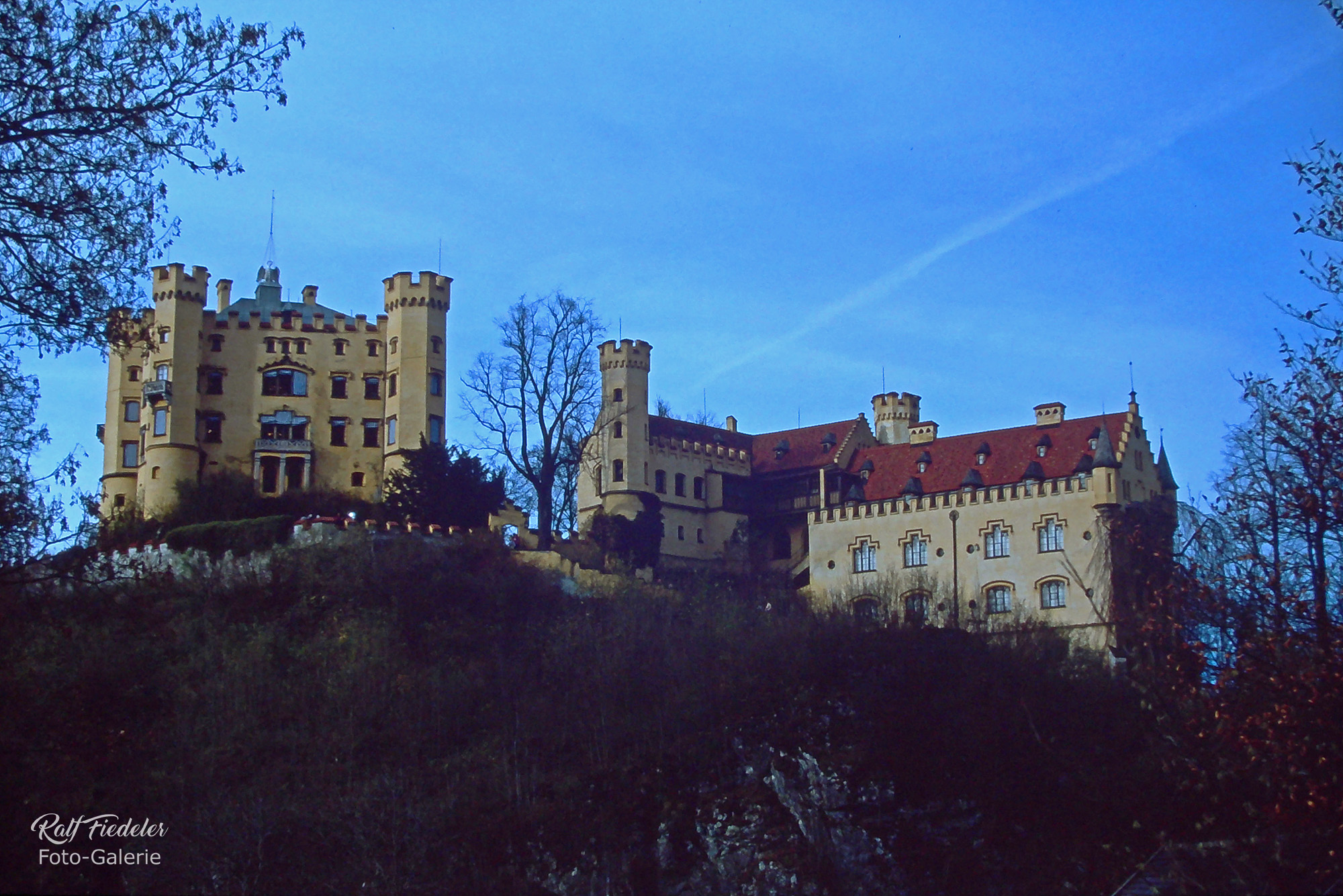 Schloss Hohenschwangau von schräg unten