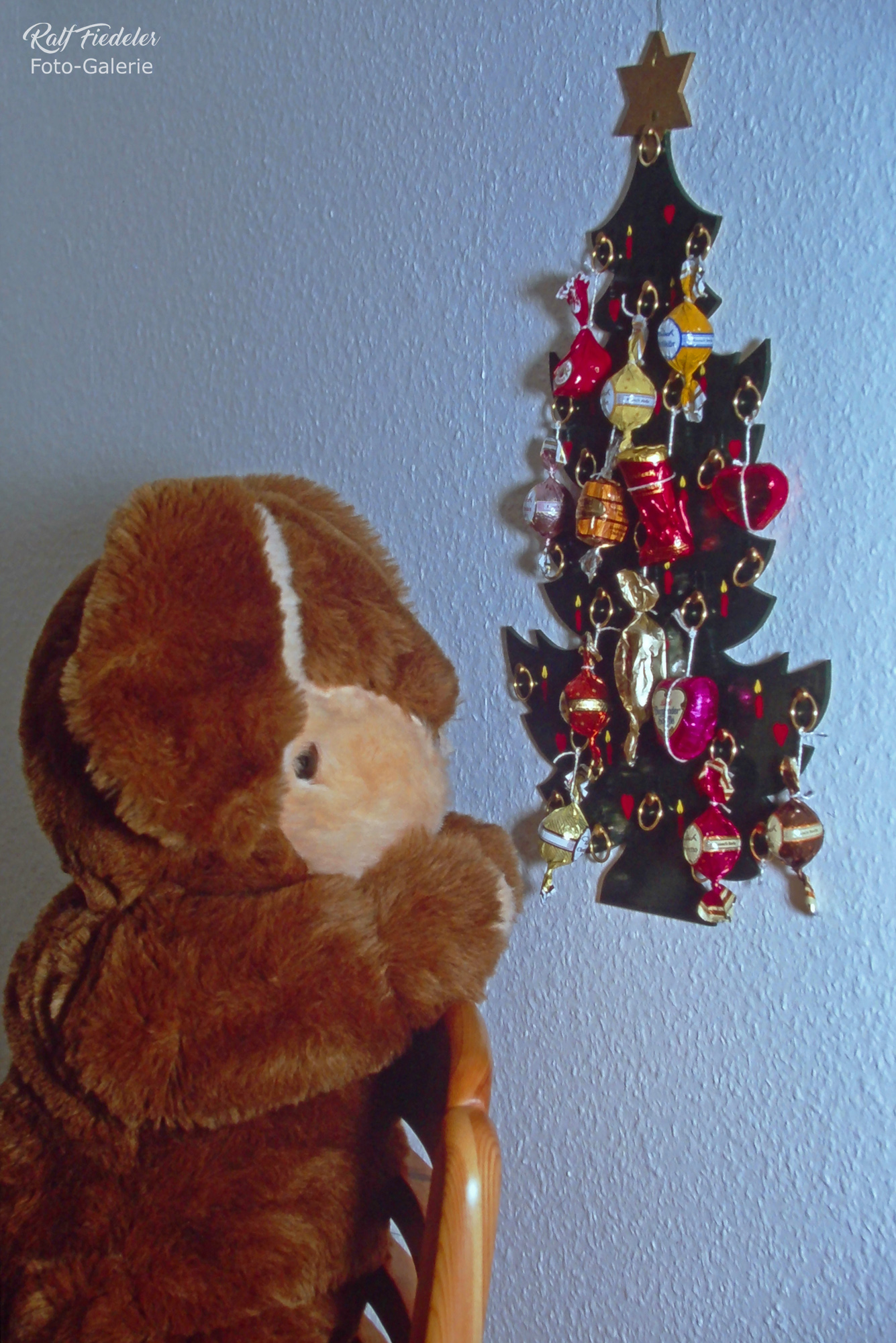 Stoffhase plündert den Adventskalender