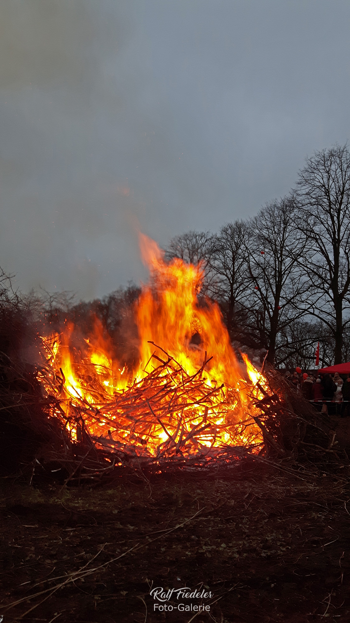 Osterfeuer auf der alten Bult