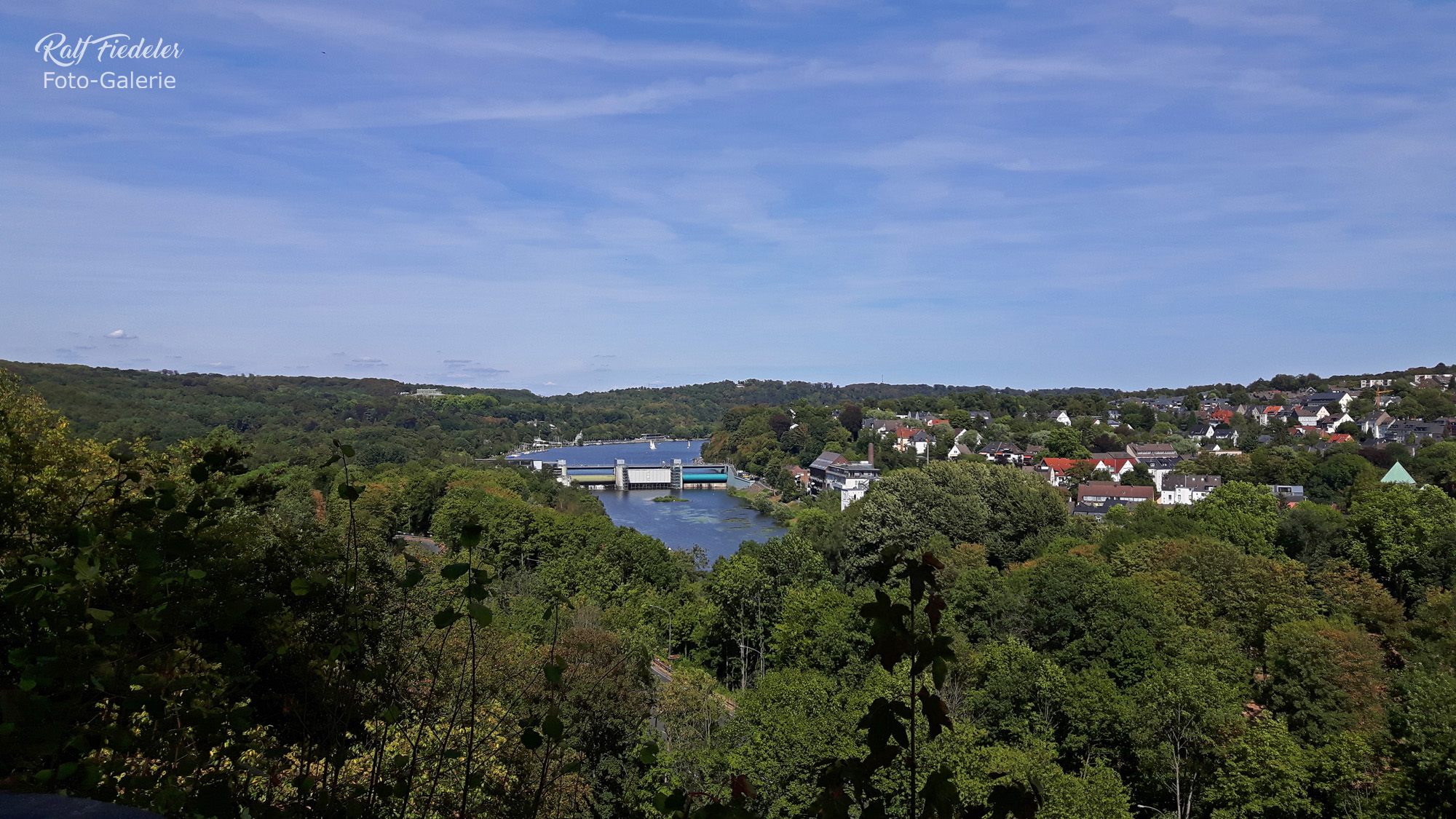 Baldeneysee mit Stauwehr