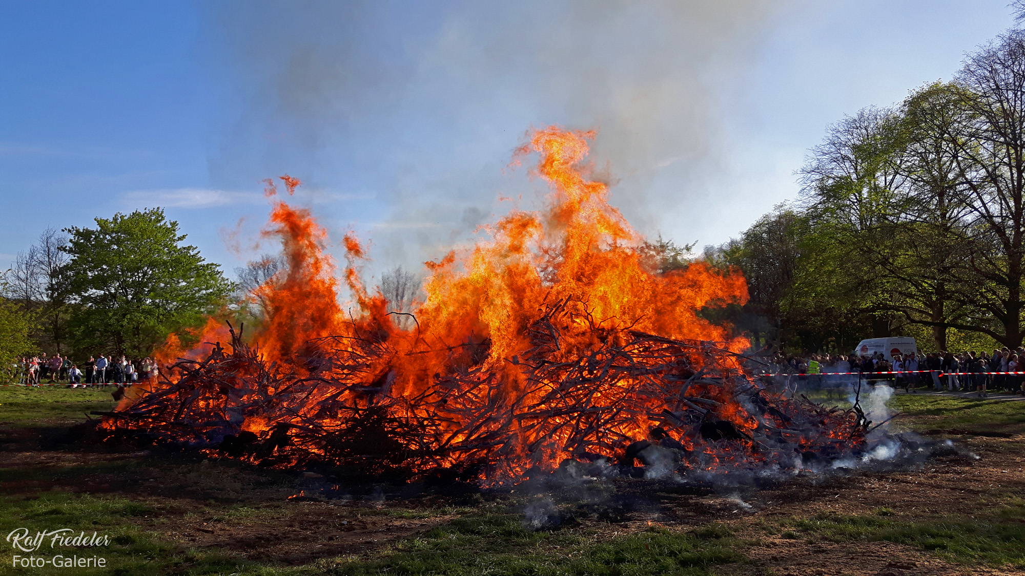 Osterfeuer auf der alten Bult