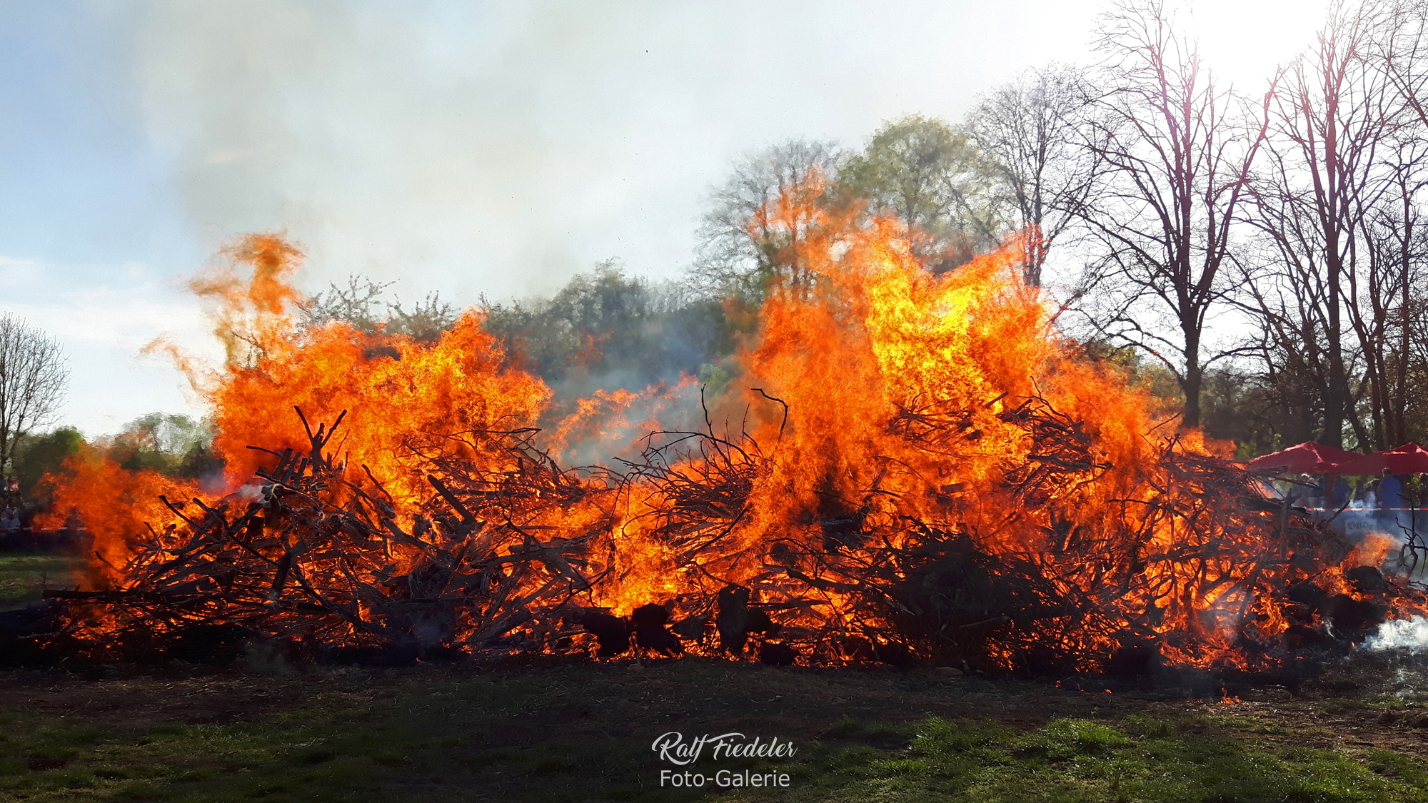 Osterfeuer auf der alten Bult