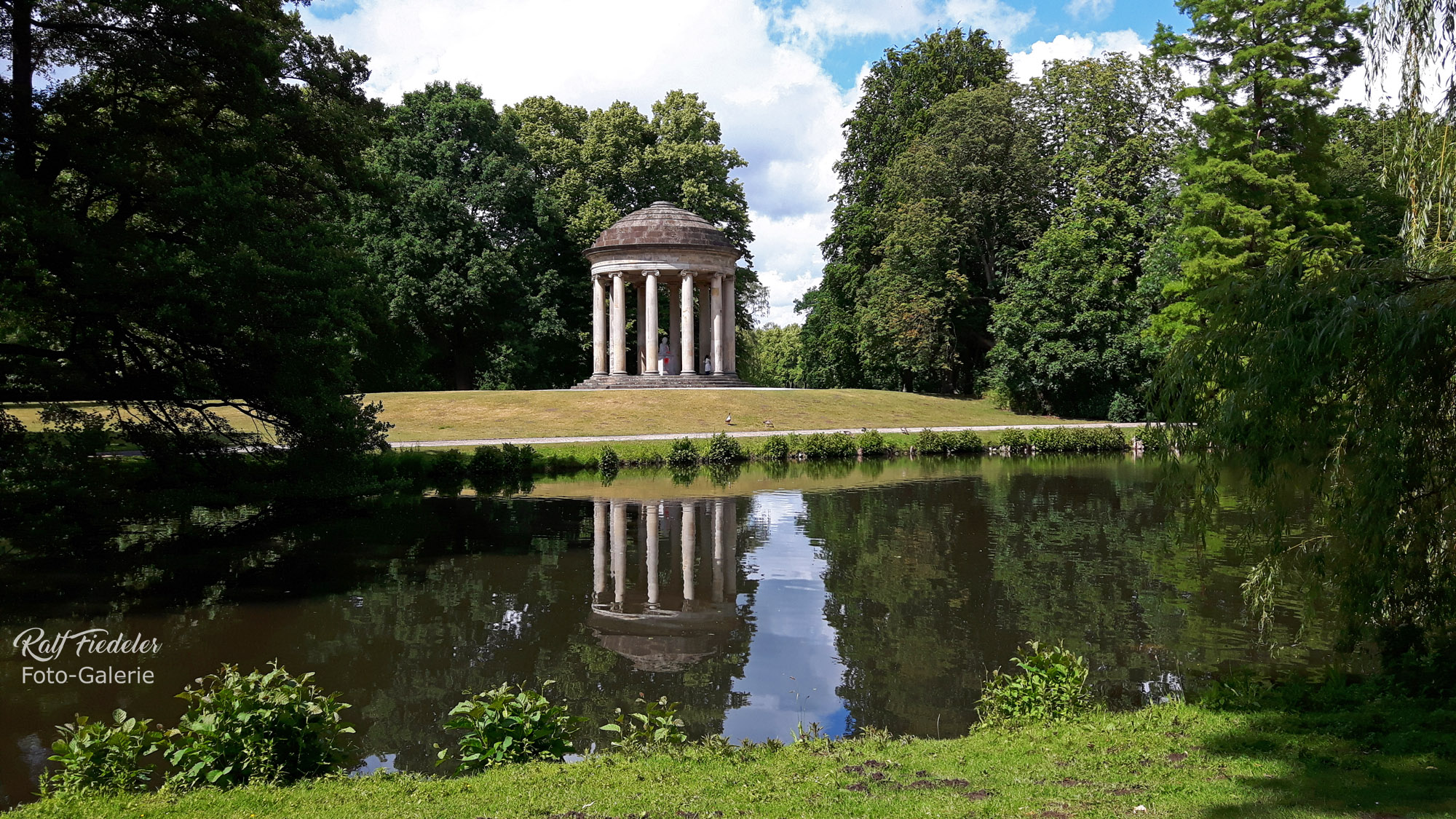 Der Leibnitz-Tempel im Georgengarten in Hannover