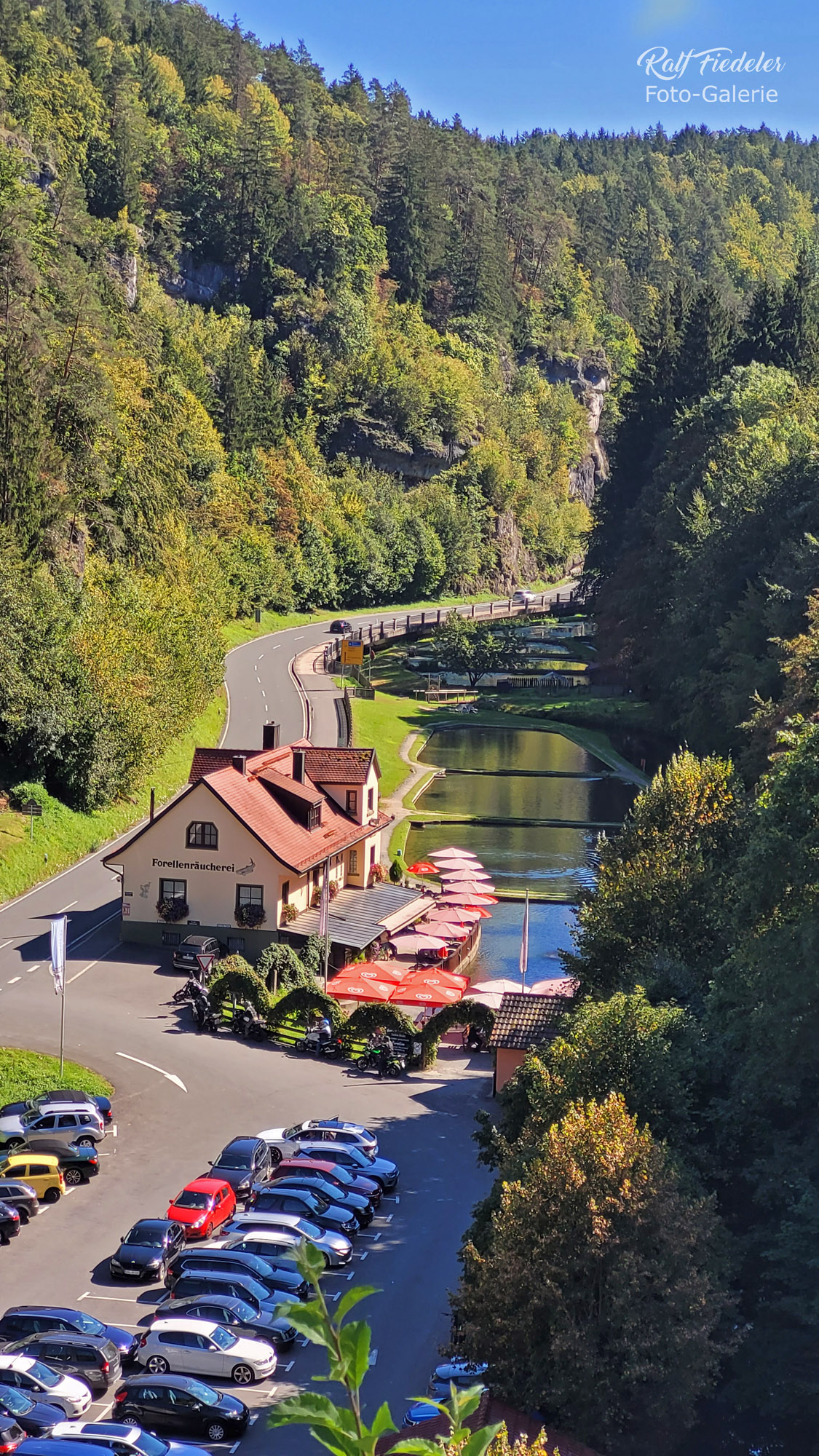 Forellenzucht an der Teufelshöhle von oben