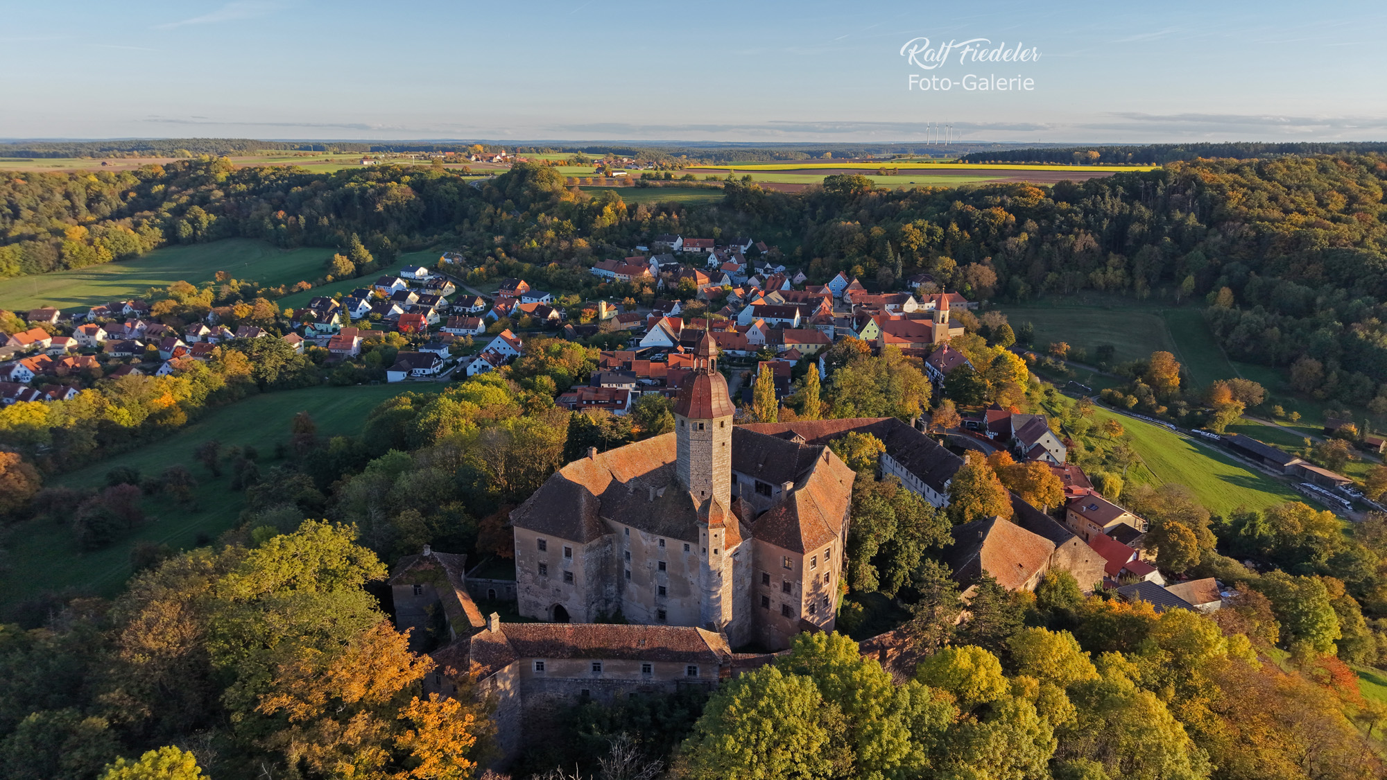 Drohnenfoto vom Schloss Virnsberg aus 100 Metern Höhe