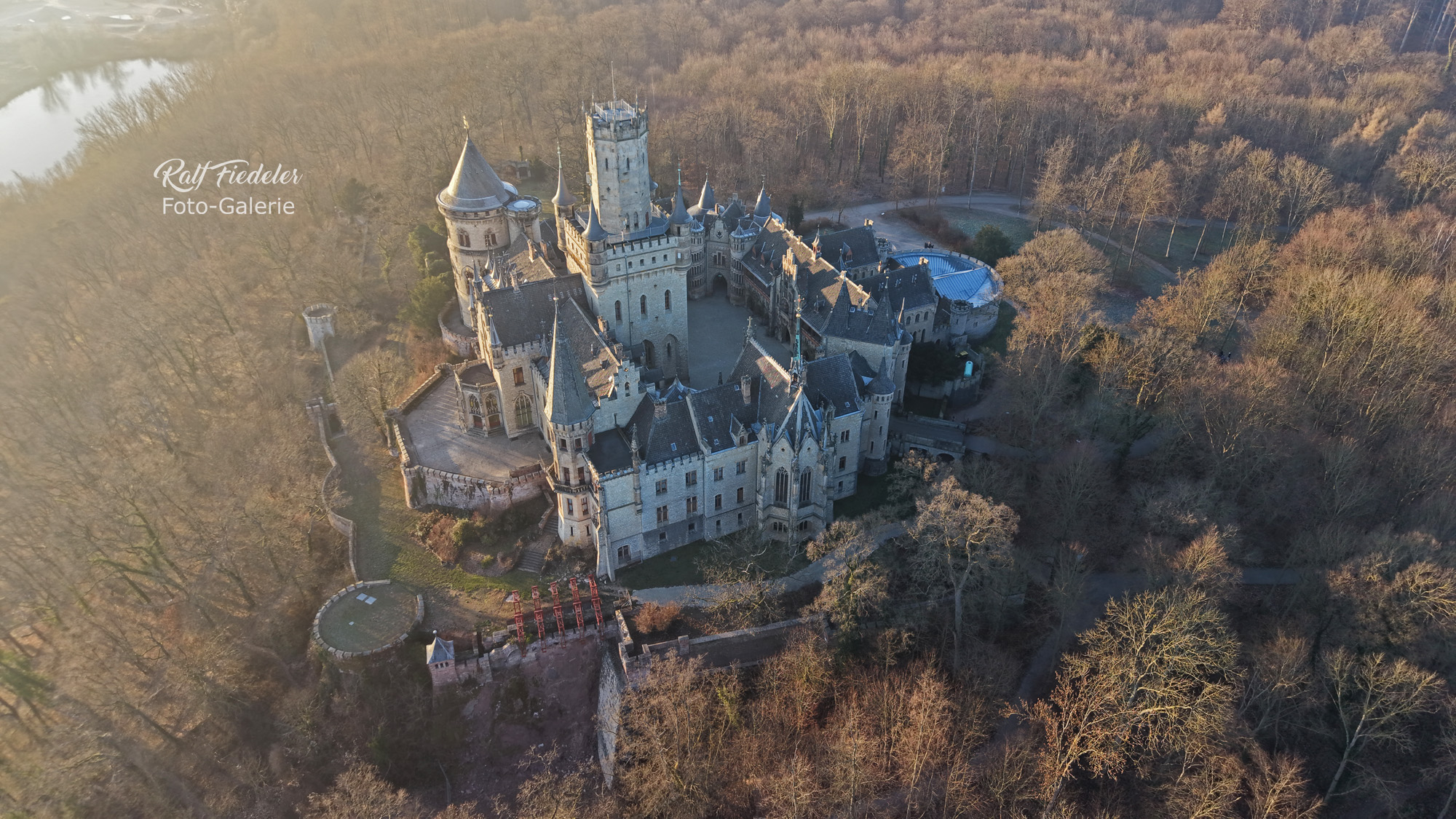 Drohnenfoto vom Schloss Marienburg aus nord-östlicher Richtung