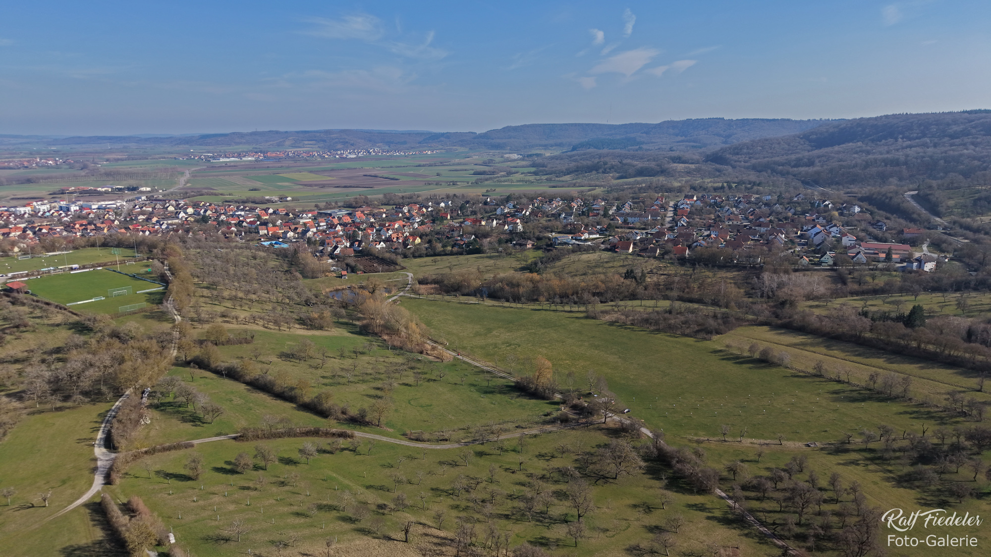 Drohnenfoto von Burgbernheim mit Marktbergel und die Frankenhöhe im Hintergrund