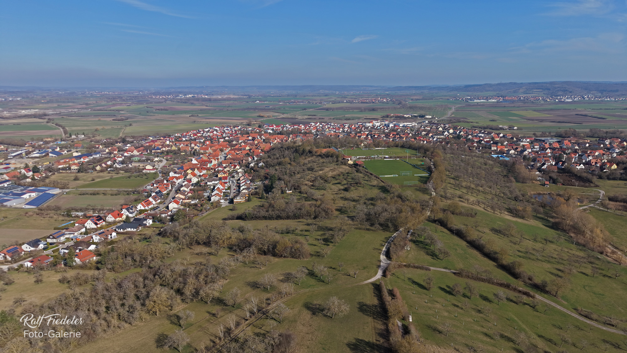 Drohnenfoto vom Kapellenberg mit Burgbernheim