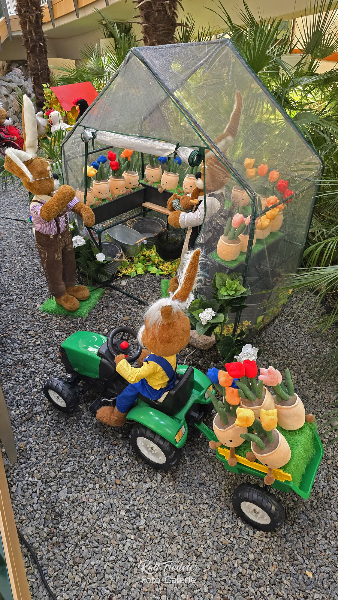 Osterdekoration im Brücken-Center in Ansbach