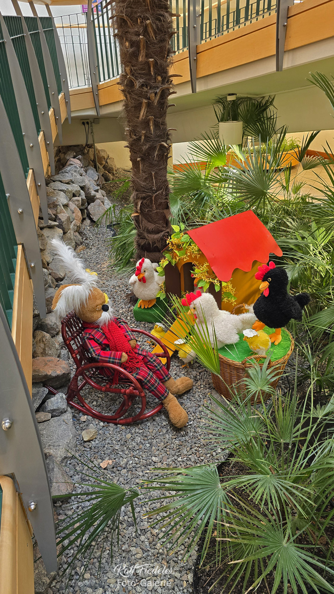 Osterdekoration im Brücken-Center in Ansbach