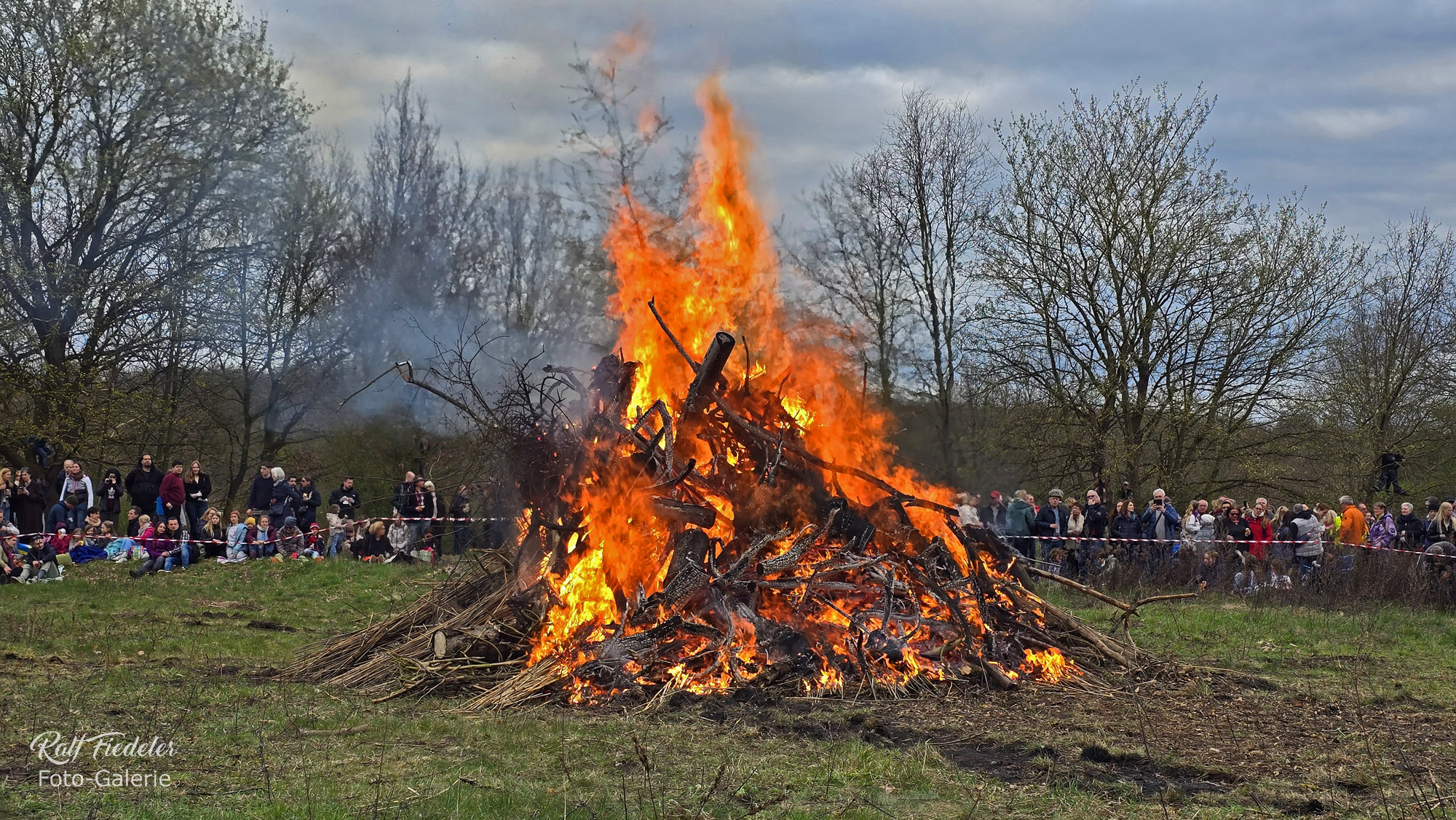 Osterfeuer auf der alten Bult