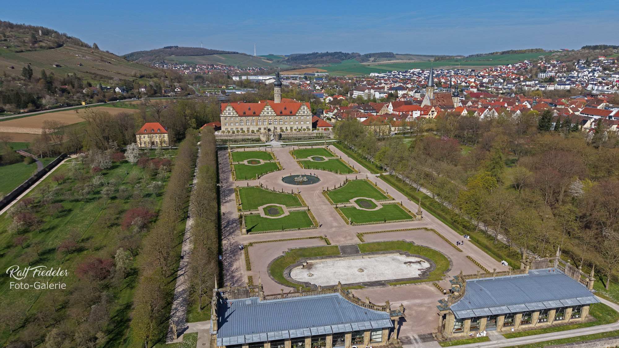 Drohnenfoto vom Schloss und Schlossgarten Weikersheim
