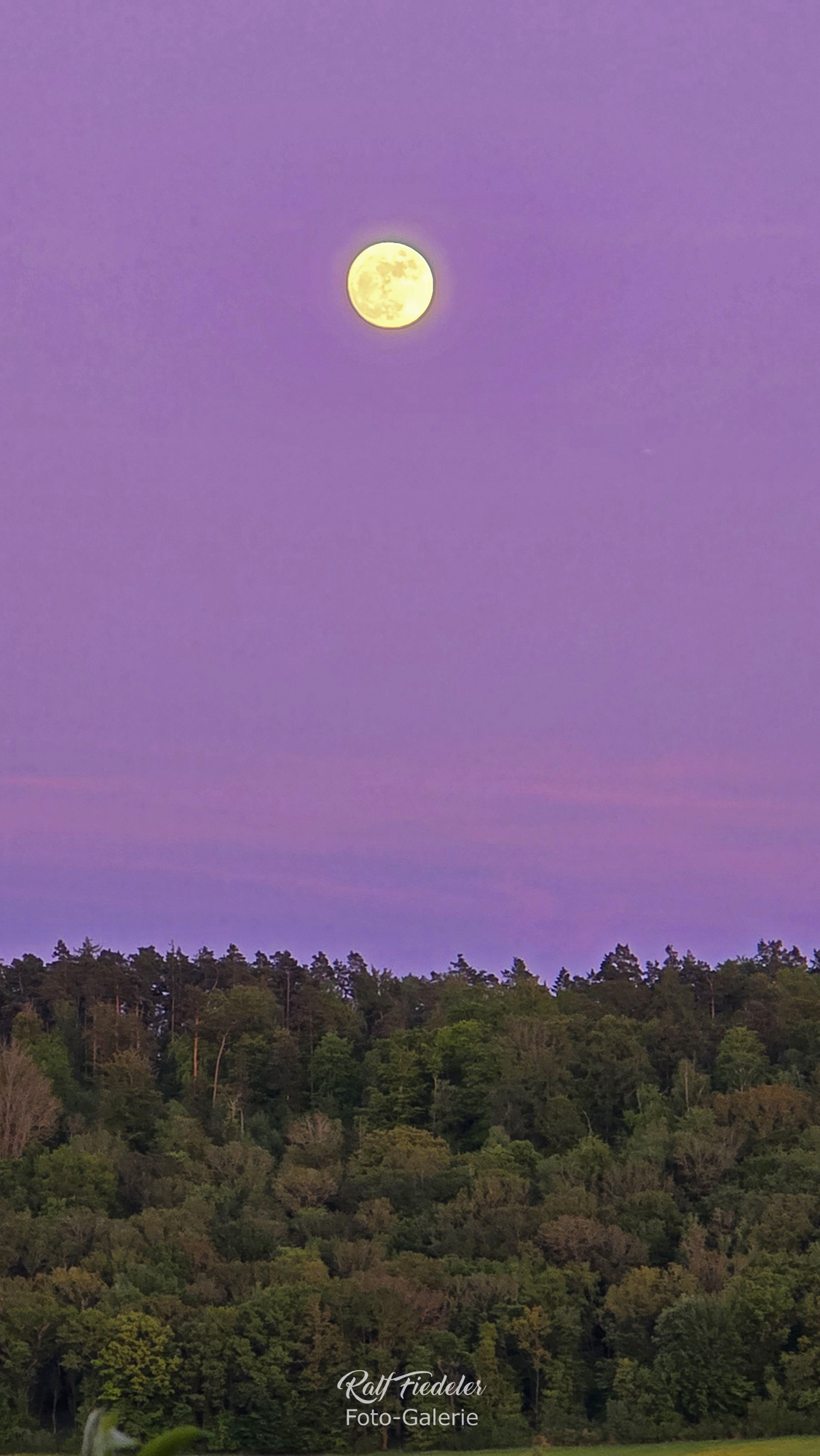 Vollmond über der Frankenhöhe