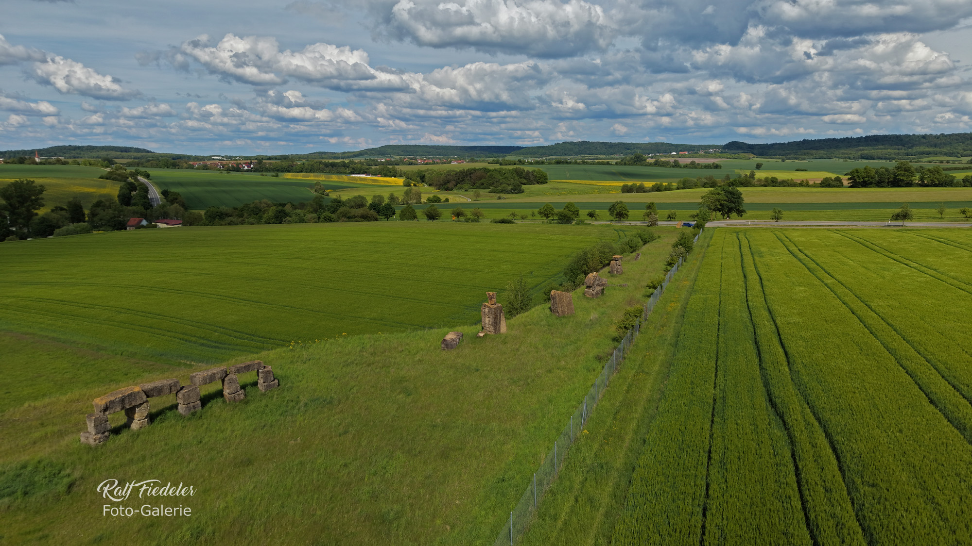 Drohnenfoto vom Stonehenge am Steinbruch bei Steinsfeld
