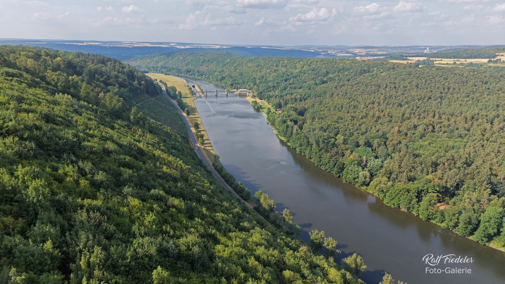 Drohnenfoto vom Main mit dem Kraftwerk Eichel bei Wertheim