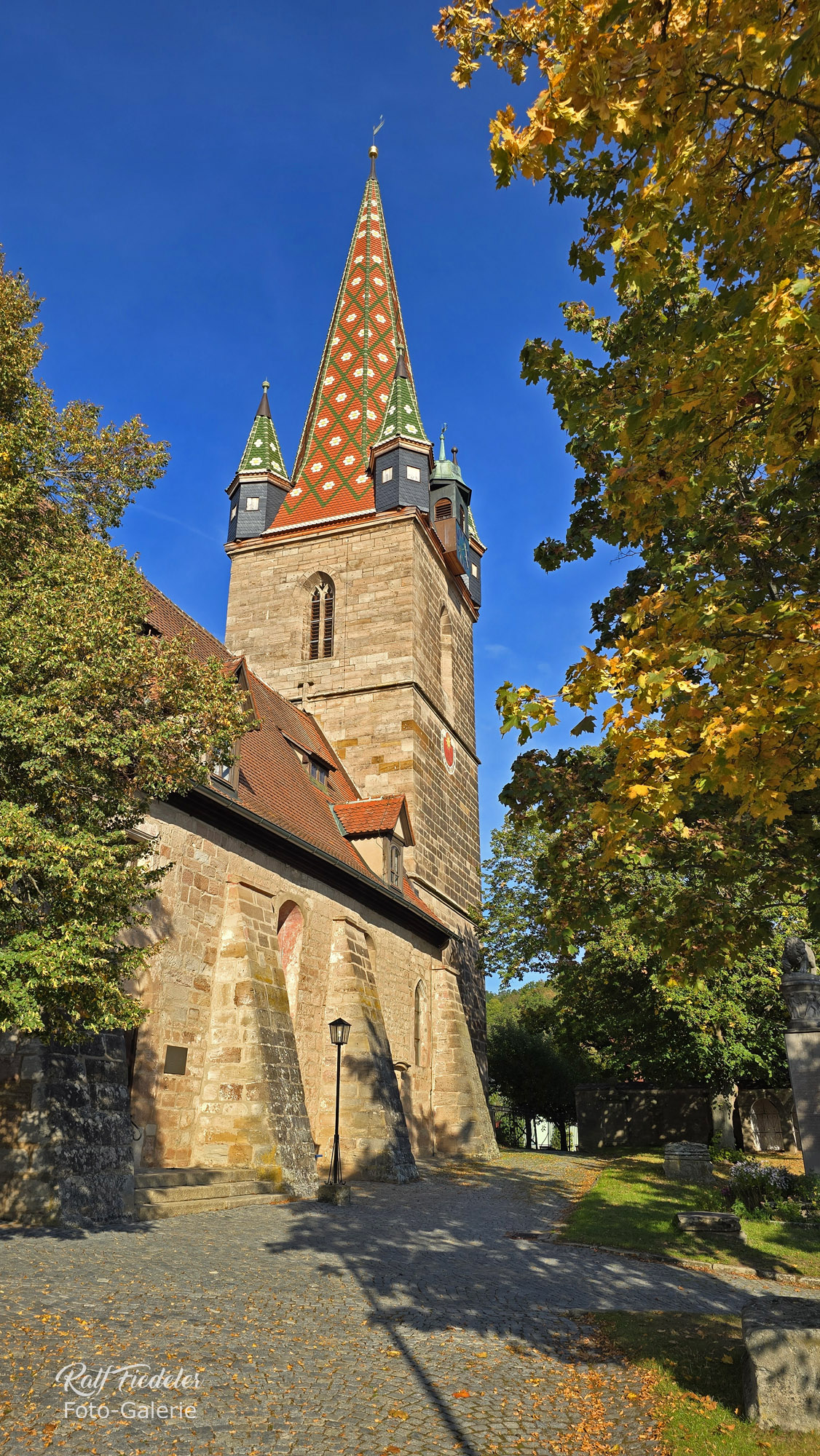 St. Andreas Kirche in Dietenhofen vom westlichen Eingang aus